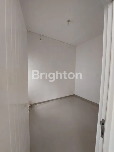 image RUMAH BARU SIAP HUNI GREEN SEMANGGI DEKAT RAYA MERR DAN GALAXY MALL SERTA KE PUSAT KOTA ACCES MUDAH DAN DEKAT TOLL JUANDA (4)