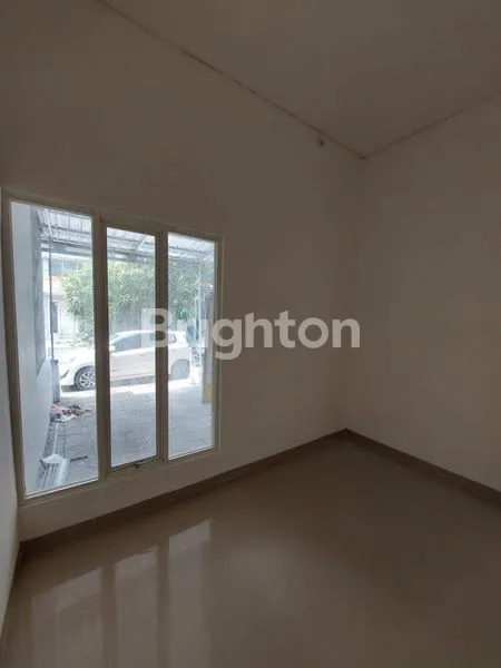 image RUMAH BARU SIAP HUNI GREEN SEMANGGI DEKAT RAYA MERR DAN GALAXY MALL SERTA KE PUSAT KOTA ACCES MUDAH DAN DEKAT TOLL JUANDA (5)