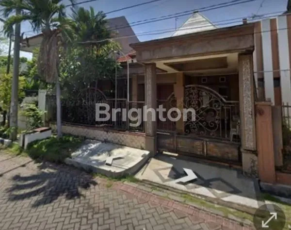 image HUNIAN STRATEGIS DEKAT KAMPUS TERNAMA ROW SANGAT LEBAR JALAN UTAMA DI MANYAR TIRTOYOSO SBY (1)