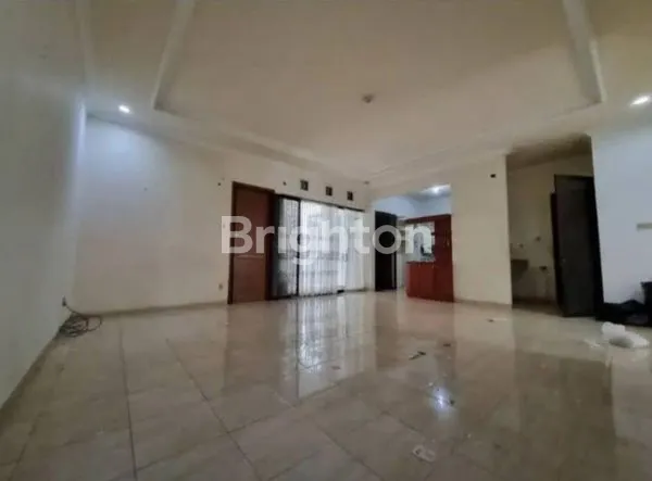 image HUNIAN STRATEGIS DEKAT KAMPUS TERNAMA ROW SANGAT LEBAR JALAN UTAMA DI MANYAR TIRTOYOSO SBY (2)