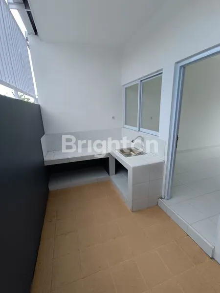 image RUMAH CANTIK MINIMALIS 2 LANTAI DI RENON (5)