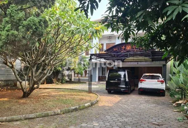 image RUMAH 2 LANTAI DENGAN PEKARANGAN YANG LUAS DI JL SMIK 33 ,BAMBU APUS, CIPAYUNG, JAKARTA TIMUR (1)