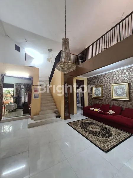 image RUMAH 2 LANTAI DENGAN PEKARANGAN YANG LUAS DI JL SMIK 33 ,BAMBU APUS, CIPAYUNG, JAKARTA TIMUR (2)