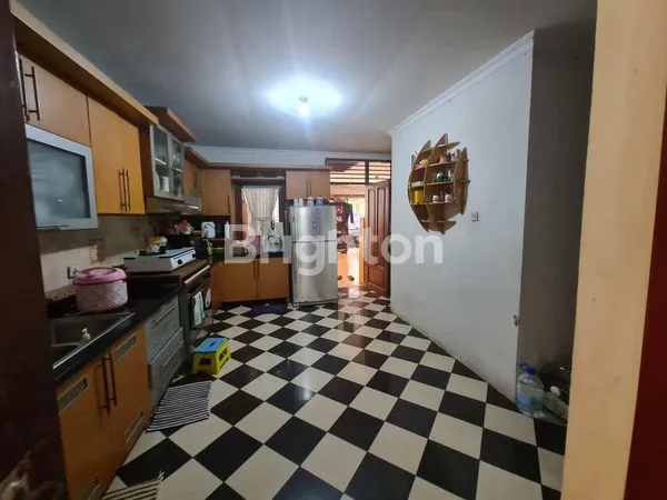 image RUMAH 2 LANTAI DENGAN PEKARANGAN YANG LUAS DI JL SMIK 33 ,BAMBU APUS, CIPAYUNG, JAKARTA TIMUR (5)