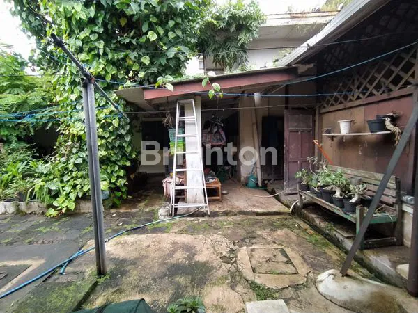 image RUMAH DI PLEBURAN DEKAT SIMPANG LIMA SEMARANG (4)