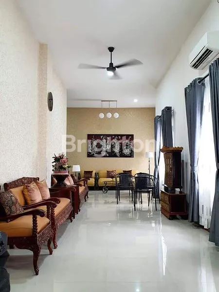 image RUMAH CANTIK DI PINGGIR JALAN (2)