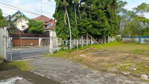 image BANGUNAN RESTO / CAFE DI DAERAH BATURAN JAJAR COCOK UNTUK USAHA (4)