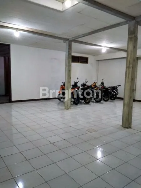 image TOKO DAN RUMAH  JALAN RAYA HOLIS, KEC. CIGONDEWAH KULON, BANDUNG. DEKAT KE AREA SENTRA KAIN, DEKAT KE SUMBER SARI, DEKAT PINTU TOL PASIR KOJA, PERUNTUKAN KANTOR, PAKET, (3)