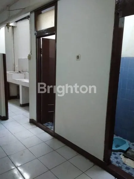 image TOKO DAN RUMAH  JALAN RAYA HOLIS, KEC. CIGONDEWAH KULON, BANDUNG. DEKAT KE AREA SENTRA KAIN, DEKAT KE SUMBER SARI, DEKAT PINTU TOL PASIR KOJA, PERUNTUKAN KANTOR, PAKET, (4)