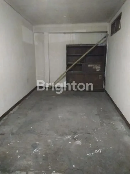 image TOKO DAN RUMAH  JALAN RAYA HOLIS, KEC. CIGONDEWAH KULON, BANDUNG. DEKAT KE AREA SENTRA KAIN, DEKAT KE SUMBER SARI, DEKAT PINTU TOL PASIR KOJA, PERUNTUKAN KANTOR, PAKET, (5)