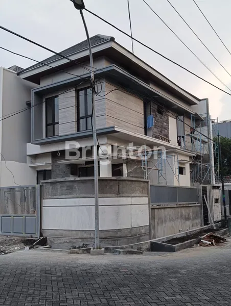 image RUMAH MODERN KONTEMPORER WISMA MUKTI KLAMPIS ROW TERLEBAR (2)