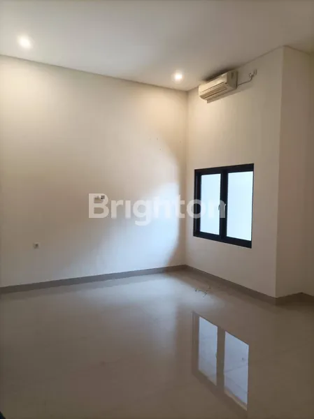 image RUMAH LUAS 1 LANTAI MANYAR TOMPOTIKA BAGUS SIAP HUNI ROW JALAN 3 MOBIL DEKAT TENGAH KOTA, KERTOARJO, GUBENG, DHARMAHUSADA, WISMA MUKTI KLAMPIS, MERR GALAXY MALL, UNAIR (2)