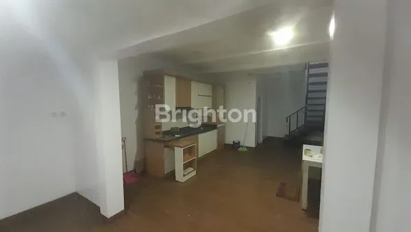 image RUMAH JELAMBAR SELATAN SEMI FURNISHED (2)