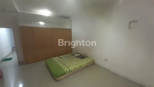 image RUMAH JELAMBAR SELATAN SEMI FURNISHED (8)