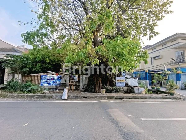 image RUMAH HOOK STRATEGIS HITUNG TANAH LOKASI BAGUS UNTUK HUNIAN MEWAH, KLINIK, AREA PARKIR BULANAN, KOS-KOSAN, KANTOR DI PINGGIR JALAN BOULEVARD TANJUNG DUREN SELATAN, JAKARTA BARAT (1)
