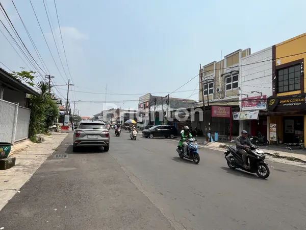 image MURAH RUKO RAYA MANUKAN LOR BISA NEMPEL BILBOARD BESAR UNTUK BRANDING USAHA (5)