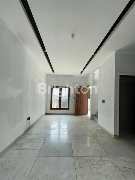 image RUMAH CANTIK BANGUNAN BARU LOKASI PRIME CIPETE JAKARTA SELATAN (4)