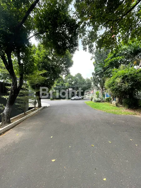 image RUMAH CANTIK BANGUNAN BARU LOKASI PRIME CIPETE JAKARTA SELATAN (8)