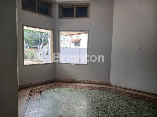 image  RUMAH USAHA PINGGIR JALAN – LOKASI SUPER STRATEGIS! (3)