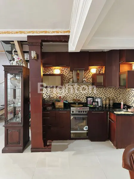 image RUMAH RAPIH 2 LANTAI SEKTOR 3 BINTARO JAYA TANGERANG SELATAN (5)