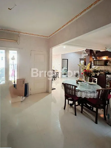 image RUMAH RAPIH 2 LANTAI SEKTOR 3 BINTARO JAYA TANGERANG SELATAN (6)