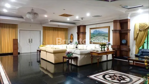 image DI JUAL RUMAH LUAS TANAH 1.223 M2 JL.IR.H.JUANDA - PRIME LOCATION KOTA MEDAN - SIAP HUNI-SEMI FURNISHED   (3)