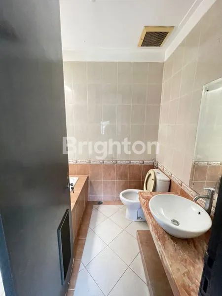 image RUMAH CANTIK DI KELAPA GADING PARK VIEW JAKARTA UTARA SEBELAH SEKOLAH  ALAZHAR (8)