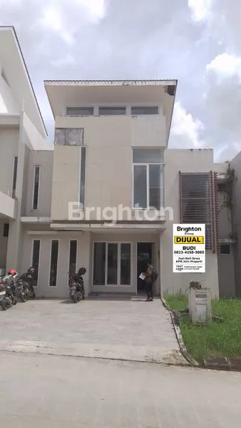 image DIJUAL RUMAH CITRALAND 2-1/2 LANTAI (1)