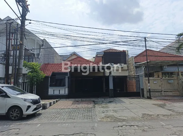 DIJUAL DAN DISEWAKAN RUMAH/RUMAH USAHA COCOK KANTOR, BELAKANG JALAN RAYA MAYJEND SUNGKONO, SEBERANG CIPUTRA WORLD (SECOND ROAD)