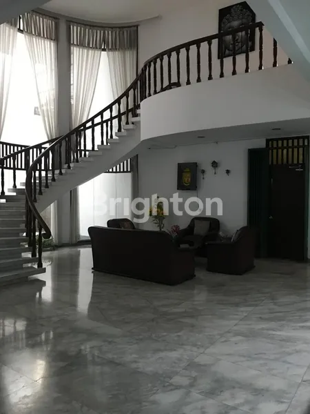 image RUMAH MEWAH 700M DI GREEN GARDEN JAKARTA BARAT (5)