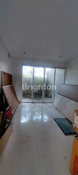 image DIJUAL RUMAH CITRALAND 2-1/2 LANTAI (3)