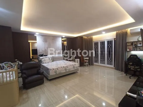 image RUMAH TINGGAL MEWAH DAN LUXURY TIGA SETENGAH LANTAI BERIKUT INTERIORNYA. LOKASINYA SANGAT STRATEGIS, AKSES MUDAH KEMANA MANA. PLUIT JAKARTA UTARA (5)