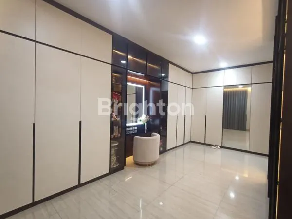 image RUMAH TINGGAL MEWAH DAN LUXURY TIGA SETENGAH LANTAI BERIKUT INTERIORNYA. LOKASINYA SANGAT STRATEGIS, AKSES MUDAH KEMANA MANA. PLUIT JAKARTA UTARA (7)