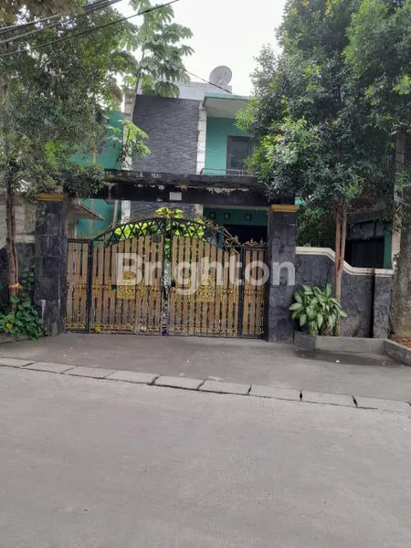 RUMAH  2 LANTAI LUAS 450 M2 BERADA DI DALAM KOMPLEK PERUMAHAN TANJUNG BARAT- JAKARTA SELATAN HANYA 3 MAN