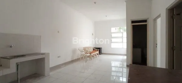 image TIRA MEDAYU 1 LANTAI DEKAT UPN ONE GATE SYSTEM, ROW JALAN LUAS (3)