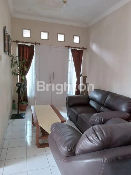 image RUMAH HOEK DESAIN KLASIK DAN HOMY DI DEPOK (3)