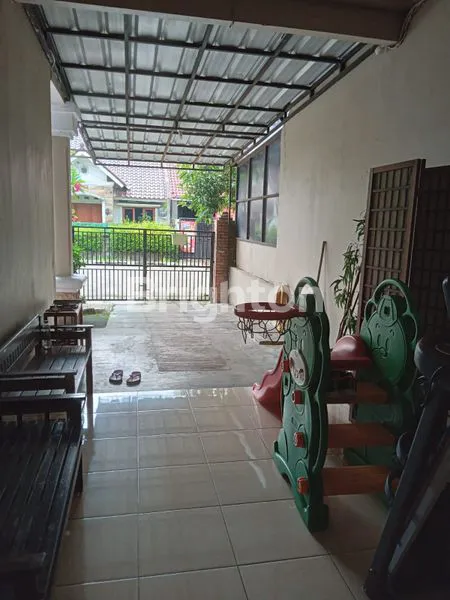 image RUMAH HOEK DESAIN KLASIK DAN HOMY DI DEPOK (8)