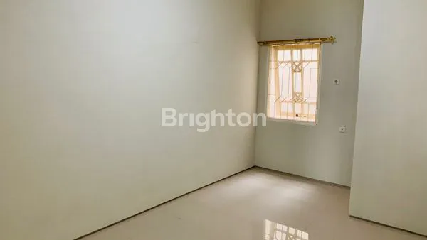 image DISEWAKAN RUMAH NIRWANA BAGUS SIAP HUNI ONE GATE SYSTEM (2)