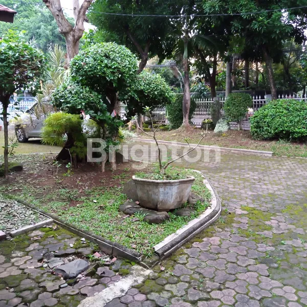 image RUMAH COCOK UNTUK USAHA DAN HUNI DI BAMBU APUS RAYA (JL MPOK NORI) (7)