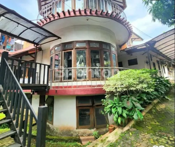 image RUMAH COCOK UNTUK USAHA DAN HUNI DI BAMBU APUS RAYA (JL MPOK NORI) (8)