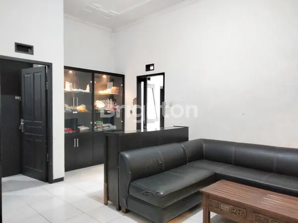image RUMAH BAGUS ELEGAN DAN BERKUALITAS SIAP HUNI FULL FURNISHED DI BUNGA² KOTA MALANG (4)