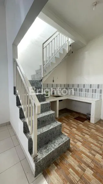 image RUMAH DI SEWAKAN DALAM CLUSTER (5)