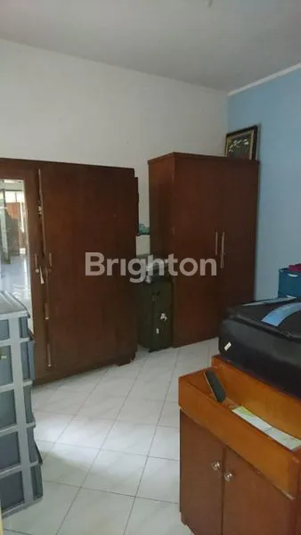 image RUNGKUT RUMAH LAMA SIAP HUNI TERAWAT JARANG ADA BISA NEGO (3)