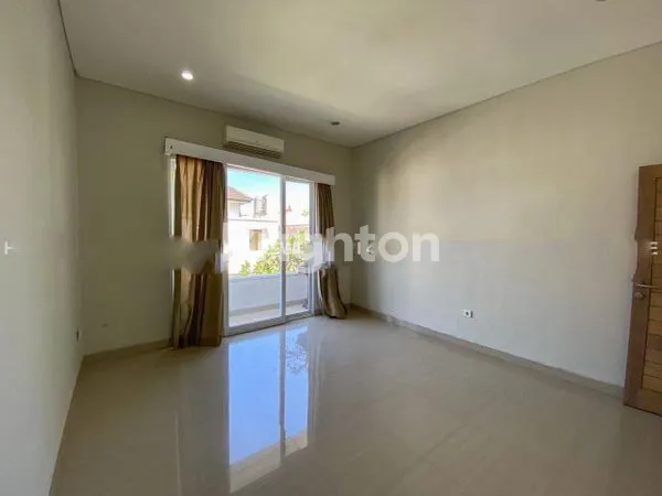 image  RUMAH 2 LANTAI 3 KT  ONE GATE SISTEM DI KAWASAN ELITE RENON DENPASAR BALI (8)