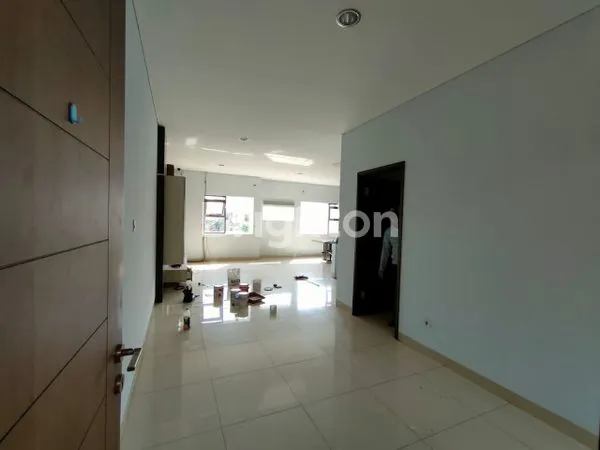 image RUMAH MINIMALIS MODERN SIYAPBHUNI SEMI FURNISHED DI SETRA SARI BANDUNG (3)