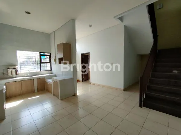 image RUMAH MINIMALIS MODERN SIYAPBHUNI SEMI FURNISHED DI SETRA SARI BANDUNG (5)