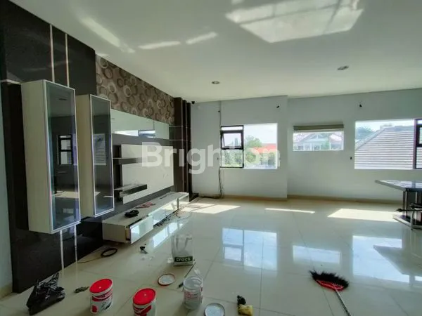 image RUMAH MINIMALIS MODERN SIYAPBHUNI SEMI FURNISHED DI SETRA SARI BANDUNG (2)
