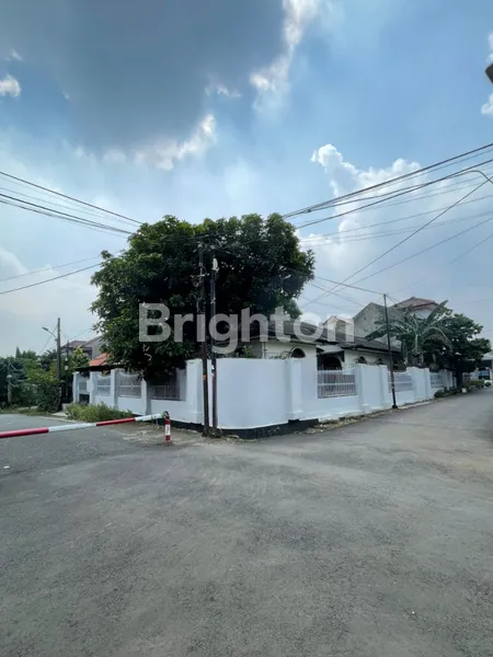 image RUMAH STRATEGIS DALAM KOMPLEK TENANG NYAMAN DEKAT PONDOK INDAH MALL JAKARTA SELATAN  (3)