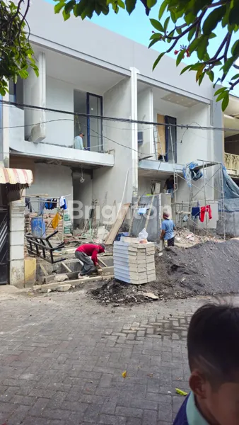 image RUMAH BARU GRESS MODERN MINIMALIS SUTOREJO TENGAH DEKAT RAYA MULYOSARI DHARMAHUSADA KERTAJAYA PAKUWON CITY GALAXYMALL (2)