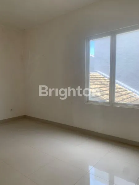 image RUMAH 2 LANTAI SIAP HUNI DI CLUSTER RAFFLESIA TANJUNG BUNGA (5)